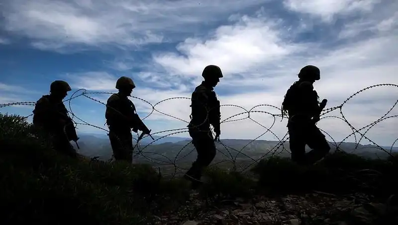 Türkiye'nin İki İlinde Düzensiz Göçmen Avı: 32 Kişi Yakalandı