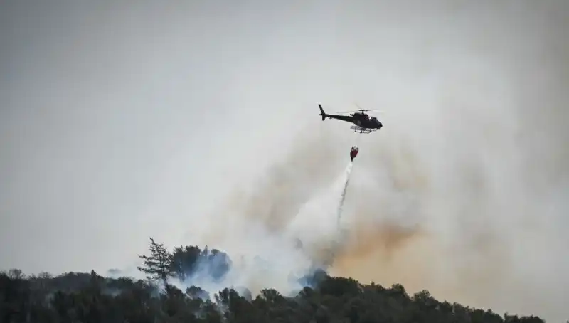 Fransa'daki Orman Yangınları Marsilya Havalimanını Kapatma Noktasına Getirdi