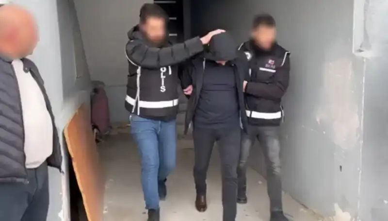 Dört İlde Dört Çeteye Dev Operasyon: Silahlar ve El Bombaları Ele Geçirildi!
