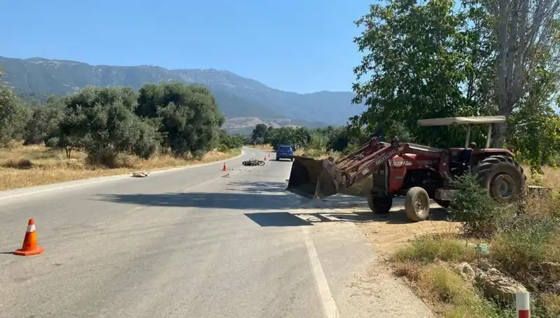 İzmir'de Motosiklet Kazası: Sürücü Hastaneye Kaldırıldı, Durumu Ciddi!