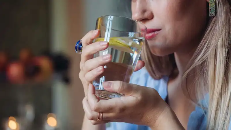 Acı Karnına 1 Litre Su İçmenin Sağlığınıza Katkıları