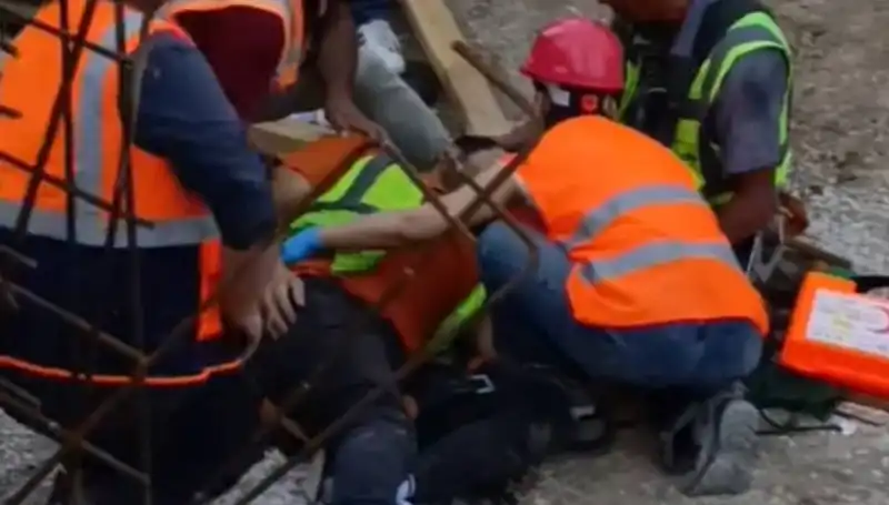 Adana'da İnşaat Alanında İki İşçiden Biri Yaralandı: Olayın Ayrıntıları Şaşırtıyor