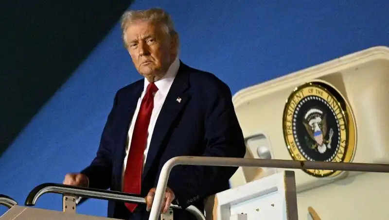 Katar'dan Trump'a Uçan 400 Milyon Dolarlık Lüks Jetin Görüntüleri Ortaya Çıktı!