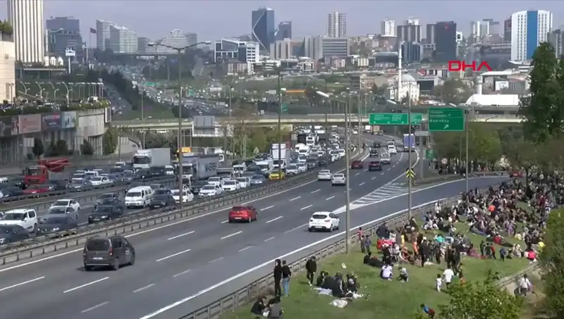 Deprem Sonrası Şehirde Trafik Yoğunluğu Tavan Yaptı