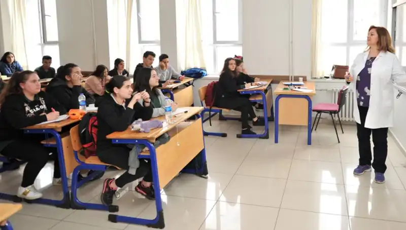 2025 MEB Lise Kayıt Tarihleri: LGS Sonuçlarıyla Öğrencileri Bekleyen Süreç