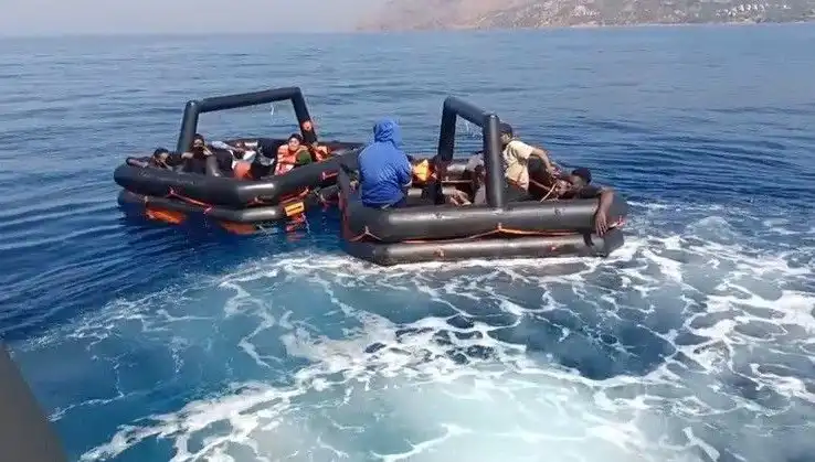 Ayvacık’ta Sahil Güvenlik, 19 Kaçak Göçmeni Başarıyla Kurtardı!