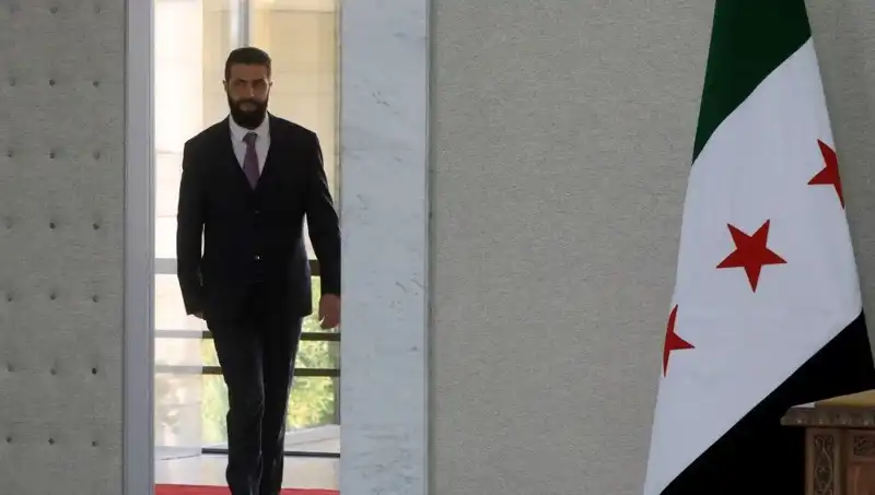 Paris’te Şara-Macron Zirvesi: Fransa’nın Yeni Suriye’ye Desteği Neleri Kapsıyor?