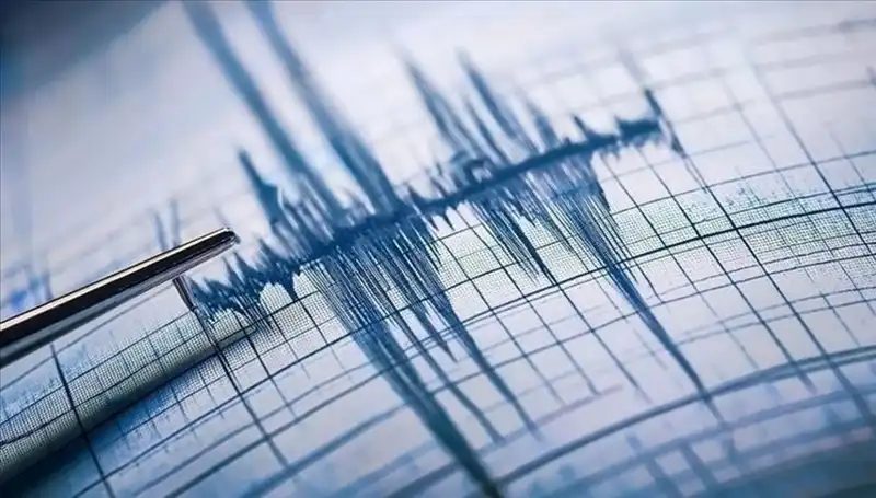 Ege Bölgesi'nde 3.0 Şiddetinde Deprem: Halkta Panik ve Endişe