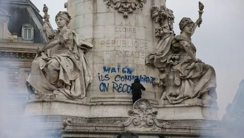 Paris Belediyesi, Grafiticilere Düzenlediği Operasyonla Savaş Açtı!