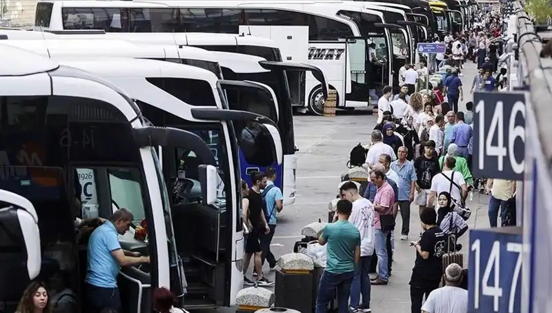 İstanbul'da Göç Dalgası: 369 Bin Kişi Şehri Terk Etti