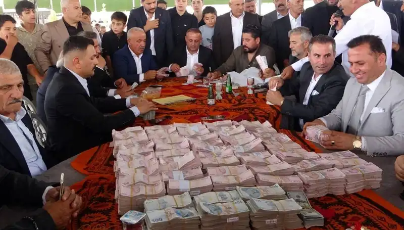 Aşiret Düğününde Şatafat: Geline 1,5 Kilo Altın, Damada 7,5 Milyon TL