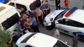 Sosyal Medya Kavgası Sokakları Alev Alev Yaktı: 4 Yaralı