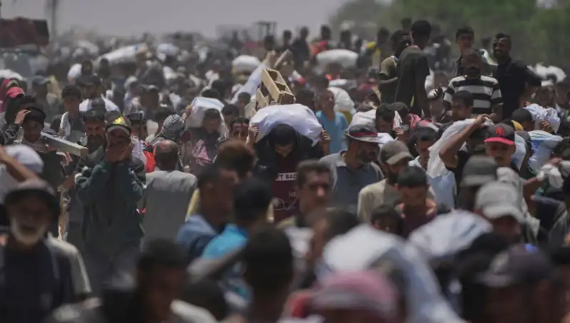 İsrail Saldırıları: 798 Filistinli Hayatını Kaybetti, Yardım Beklentileri Artıyor