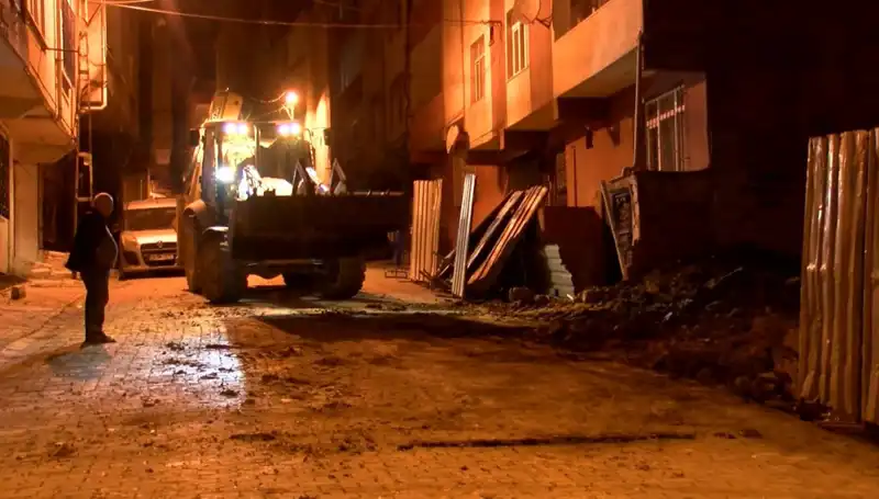 Bağcılar'da Yana Eğilen Bina Boşaltıldı: Nedenleri ve Sonuçları