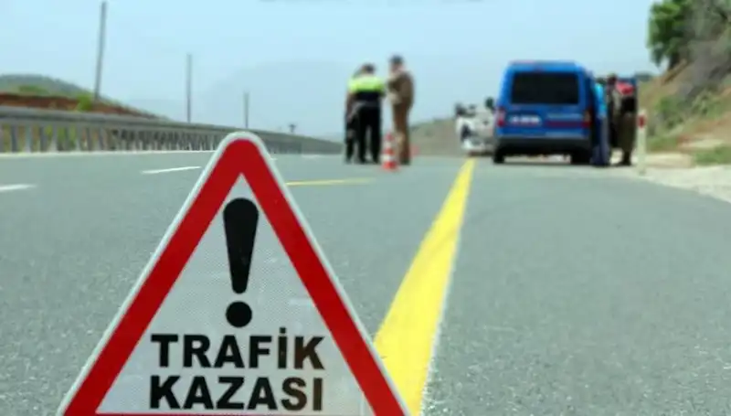 Ticari Araç ile Otomobil Çarpıştı: 5 Yaralı, Olayın Ayrıntıları ve Tüyler Ürperten Detaylar