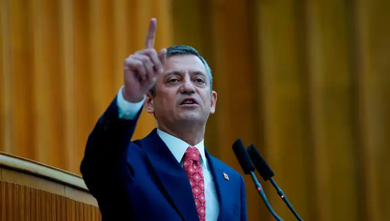 CHP'nin Cumhurbaşkanı Adaylığı Ön Seçimi Gerçekleşecek Mi? Özgür Özel'den Çarpıcı Açıklama!