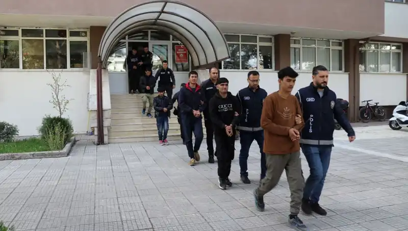 Edirne ve Kırklareli'nde Kaçak Göçmen Operasyonu: Yakalananlar ve Detaylar
