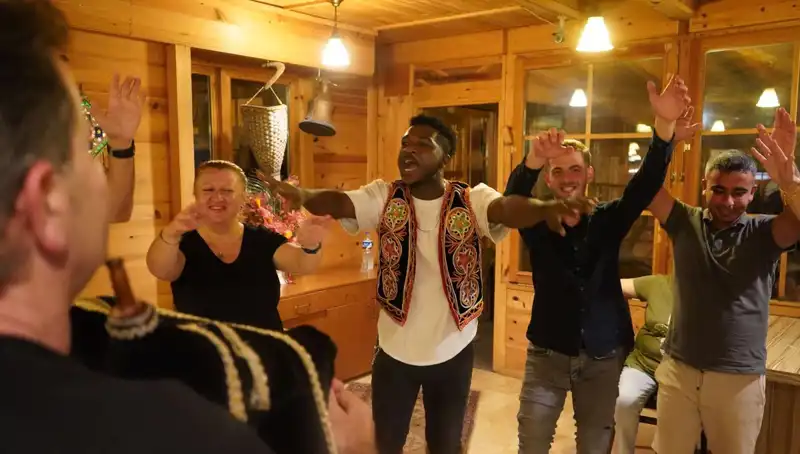 Gana'dan Rizeli'ye Uzanan Eğitim Yolculuğu: Tıp Fakültesi Mezunu Oldu