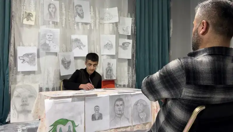 15 Yaşındaki Genç Yetenek, Sanat Dolu Dünyasında İhtişamını Gösteriyor