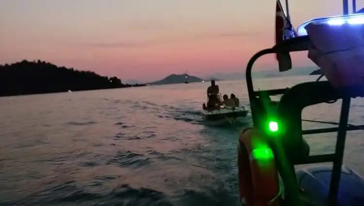 Fethiye Açıklarında Sürüklenen Teknedeki 4 Kişi Kahraman Ekiple Kurtarıldı