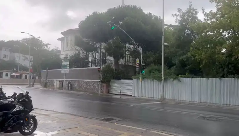 İstanbul'da Sağanak Yağmur Herkesi Etkisi Altına Aldı: Tahminler ve Önlemler