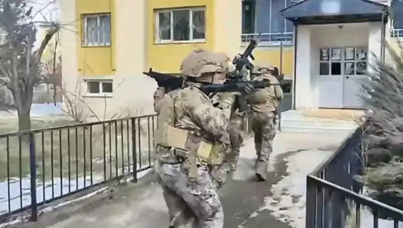 Bingöl'de DAEŞ Operasyonu: Üç Şüpheli Tutuklandı, Güvenlik Senaryoları Yeniden Değerlendiriliyor