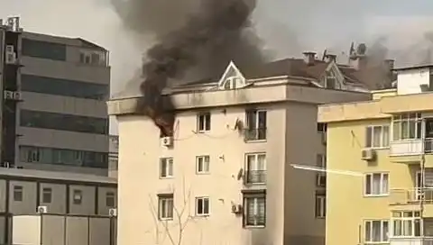 Mecidiyeköy'de Yangın Panik Yarattı: Dört Katlı Bina Alev Alev Yandı