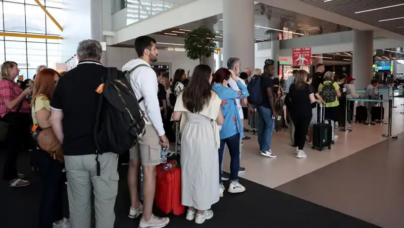 İstanbul Havalimanı'nda Bayram Yoğunluğu: Uçuş Sayıları Rekor Kırıyor!