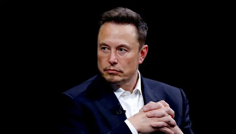 Musk'tan Çarpıcı Açıklama: Robot Cerrahlar Yakında Gelecek!