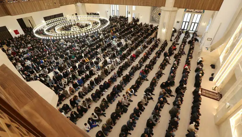 Cuma Namazı Saatleri 4 Nisan 2025: İstanbul, Ankara, İzmir İçin Detaylar