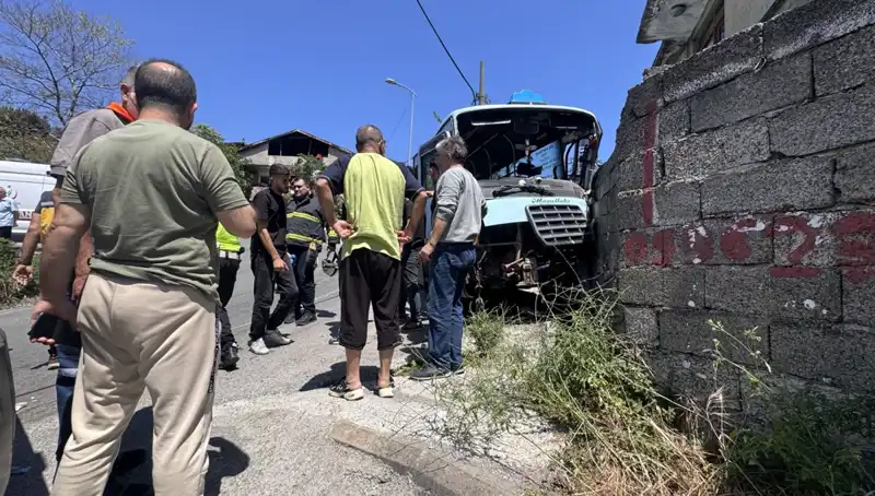 Minibüsün Kaza Yaptığı Anlar: 14 Yaralı, Olayın Detayları Neler?