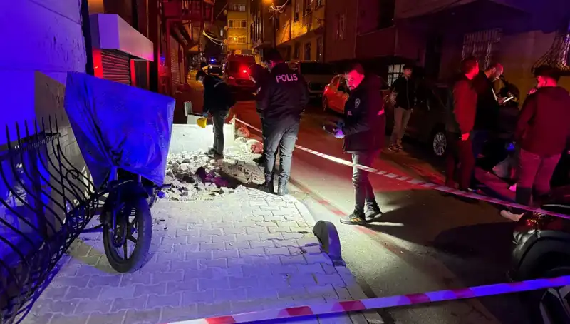 Küçükçekmece'de Plakasız Motosikletle Gerçekleşen Saldırı Şokta Bıraktı