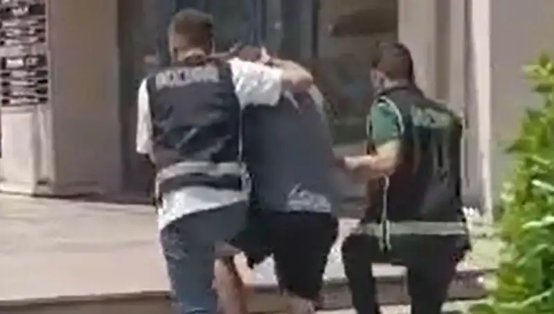 Turist, Sahte Dövizle Alışveriş Yaparken Sınır Dışı Edildi: Detaylar Burada!