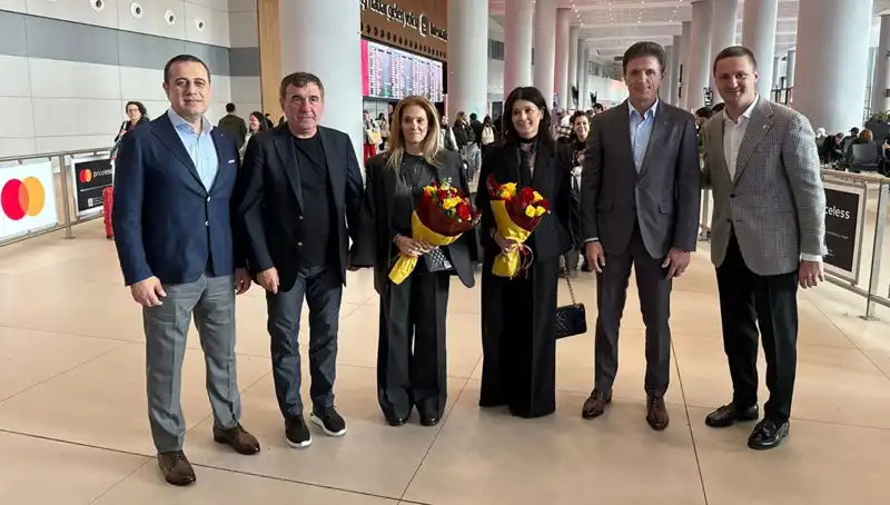 Hagi ve Popescu İstanbul'da Buluştu: Futbolun İki Efsanesinin Gözde Anları
