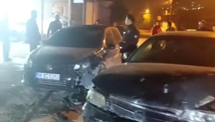 Çevirmeden Kaçan Araç Kaza Yaptı: İzmir'de Şok Anlar