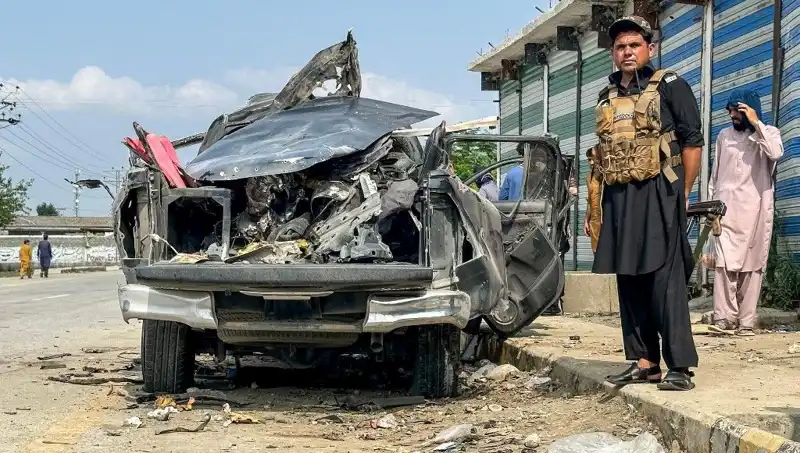 Pakistan'da Kanlı Patlama: Hükümet Yetkilileri ve Polis Hedefte