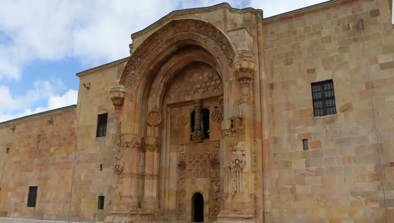 Divriği Ulu Camii ve Darüşşifası: Tarihin Kalbinde Büyüleyici Bir Ziyaret