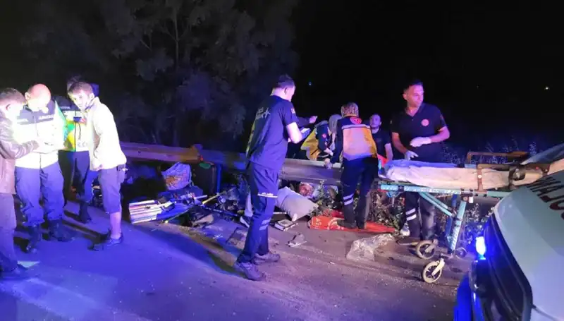 Minibüs Kazası: Yolcuların Feci Şekilde Savrulması Saniyeleri Değiştirdi