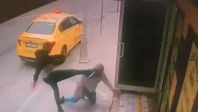 Taksi Durağında Dehşet! Oğlunun Alacaklısı Bacağını Kırdı