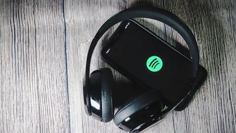 Yapay Zeka Tehlikesi: Spotify, Ölü Sanatçılar İçin Şarkılar Yayınlıyor!