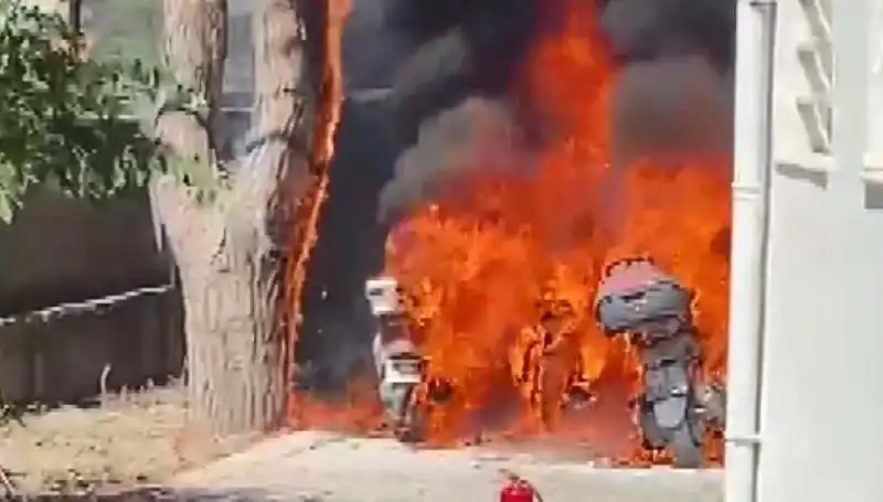 Park Halindeki 6 Motosiklet Alev Alev Yandı, Sebebi Şaşırttı!